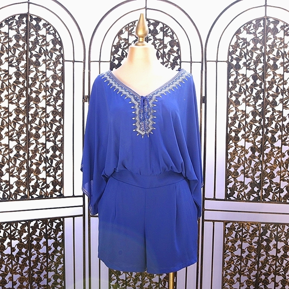 White House Black Market Periwinkle blue Embroidered Kimono Romper size 10, Boho